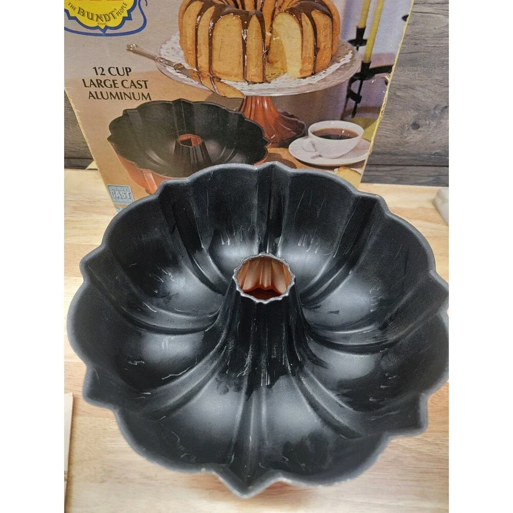 Nordic Ware Bundt Cake Pan Cast Aluminum Fluted Tube Tangerine Orange 12c w/ box